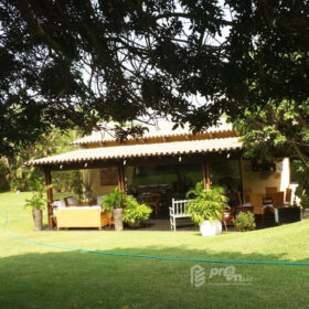 Acogedora residencia  con hermoso jardín en zona exclusiva - La Planicie