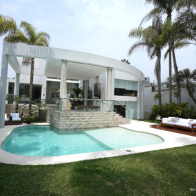 OPORTUNIDAD!  Espectacular casa minimalista en zona exclusiva - La Estancia