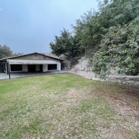 Remate 2 casas, amplios jardines, cerca de Molina plaza.