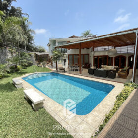 Espectacular casa con finos acabados en zona exclusiva. VENDIDA