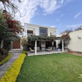 Hermosa Casa en Zona Exclusiva y Segura - La Molina