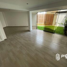 Oportunidad, Muy Buena Inversión! Casa en Venta en La Molina Vieja.